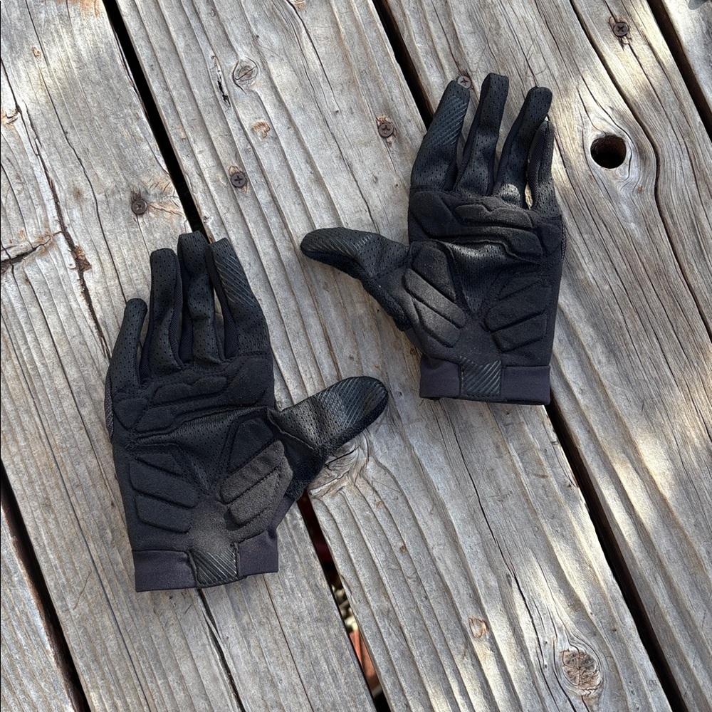 Dakine || size M || women’s mountain bike gloves - Picture 2 of 3